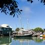 Pelicans View Cafe & Marina EXTERIOR