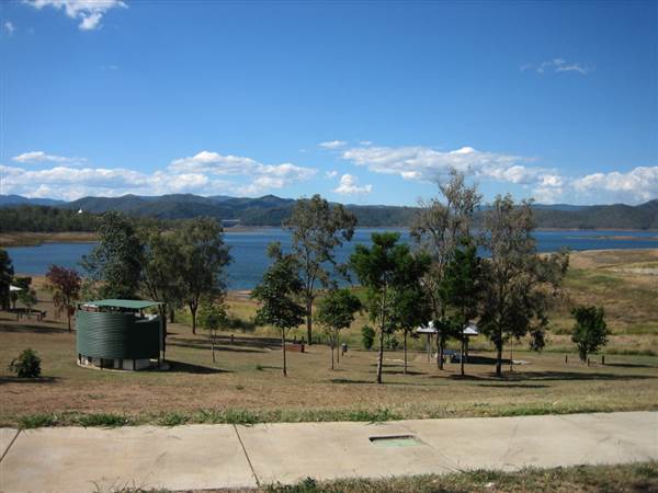 Lake Wivenhoe - Roads & Dam Wall (10/05/2006)