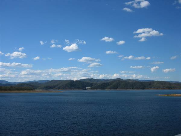 Lake Wivenhoe - Roads & Dam Wall (10/05/2006)