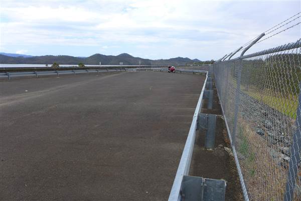 Lake Wivenhoe - Roads & Dam Wall (3/02/2014)