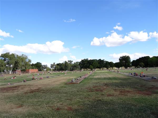 Mount Isa Sunset Lawn Cemetery (27/05/2014)