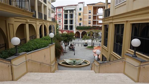 Emerald Lakes - Courtyard (13/10/2016)