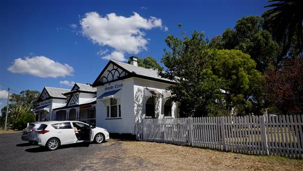 Sandy Creek Pub (Warwick Region) (3/04/2017)