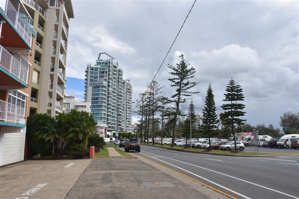 Coolangatta - Marine Parade / Beach (17/05/2019 - Credits: Kathryn Metcalfe)