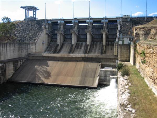 Lake Wivenhoe - Roads & Dam Wall (10/05/2006)
