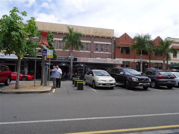 Cnr Logan Rd & Jurgens St (24/01/2014 - Credits: Angus Ledgerwood)