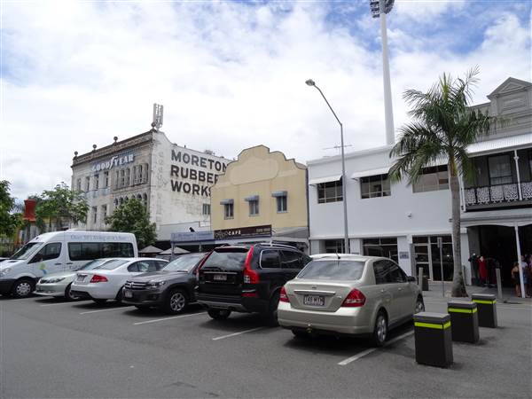 Cnr Logan Rd & Jurgens St (24/01/2014 - Credits: Angus Ledgerwood)