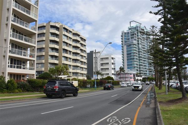 Coolangatta - Marine Parade / Beach (17/05/2019 - Credits: Kathryn Metcalfe)