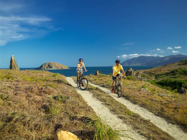 Cooktown / Township - Cyclists - Archer Point (27/04/2015)