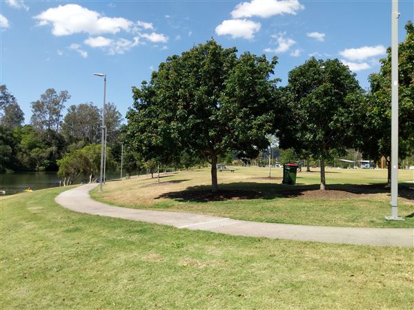 Parkland on the River - Colleges Crossing Recreation Reserve (20/09/2021 - Credits: Kathryn Metcalfe)