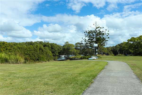 Curlew Park - Cabbage Tree Creek (11/05/2023 - Credits: Screen Queensland)