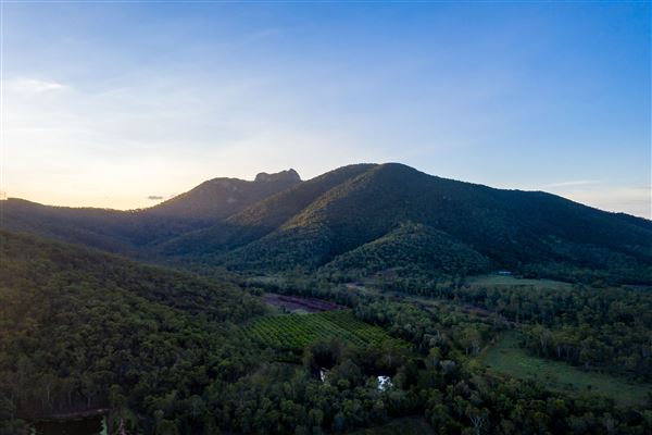 Mount Larcom (1/01/2019 - Credits: William Debois Photopia Studio)