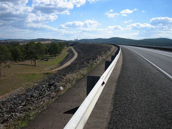 Lake Wivenhoe - Roads & Dam Wall (10/05/2006)