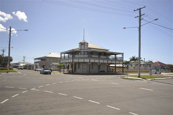 Bowen - Cnr Dalrymple & Herbert Sts (22/07/2014 - Credits: Angus Ledgerwood)