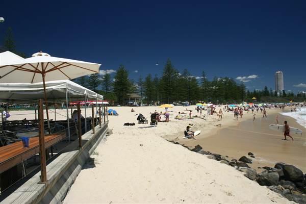 Burleigh Heads - Beach & Surf Club area (24/11/2008)