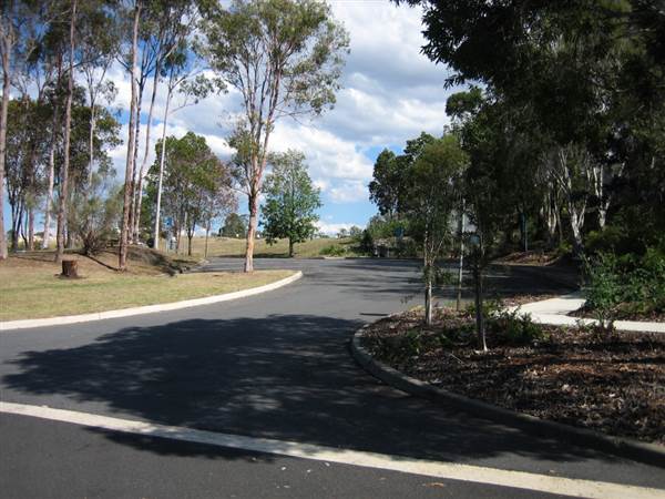 Lake Wivenhoe - Roads & Dam Wall (10/05/2006)