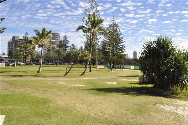 Burleigh Heads - Beach & Surf Club area (19/05/2013 - Credits: Angus Ledgerwood)