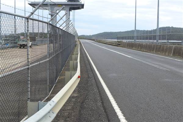 Lake Wivenhoe - Roads & Dam Wall (3/02/2014)
