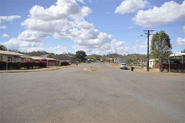 Corner of Killara Crescent & Kolongo Crescent (26/05/2014 - Credits: Angua Ledgerwood)