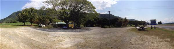 Crossroads Cafe - Daintree (19/12/2014)