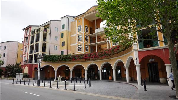 Emerald Lakes - Courtyard (13/10/2016)