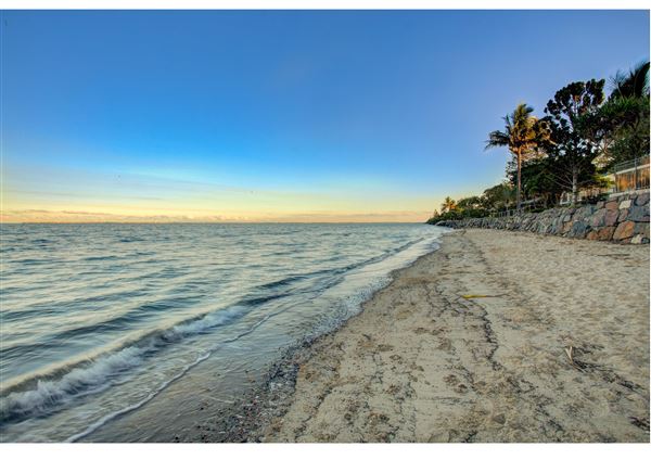 Beachmere Foreshore (1/12/2017 - Credits: Moreton Bay Region and Industry)