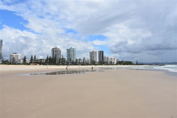 Coolangatta - Marine Parade / Beach (17/05/2019 - Credits: Kathryn Metcalfe)
