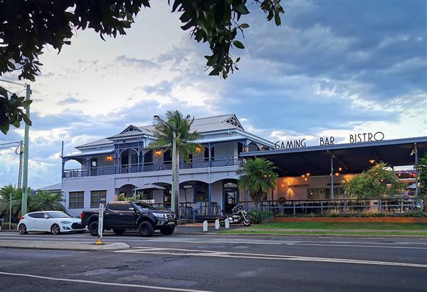 The Commercial Hotel (20/07/2020)