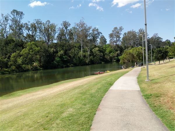 Parkland on the River - Colleges Crossing Recreation Reserve (20/09/2021 - Credits: Kathryn Metcalfe)