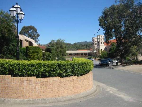Somerset College - Primary and Secondary School (2/09/2013)