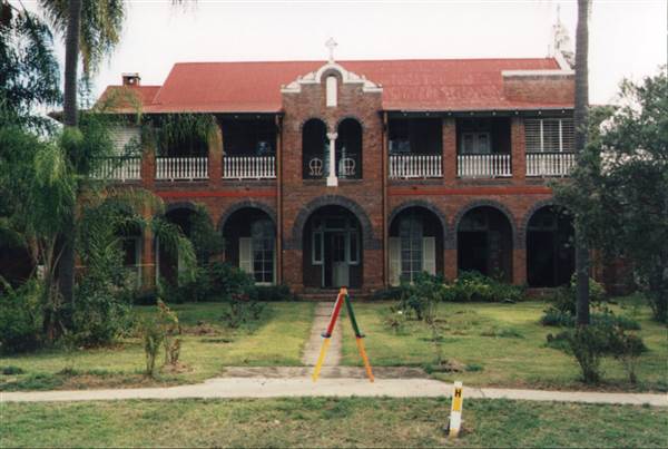 St Mary's Catholic Church & School (24/12/2002)