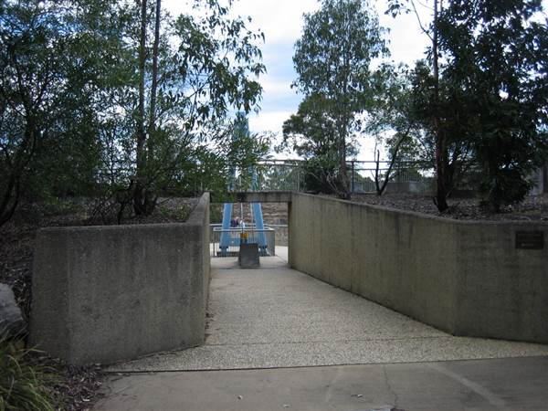 Lake Wivenhoe - Roads & Dam Wall (10/05/2006)