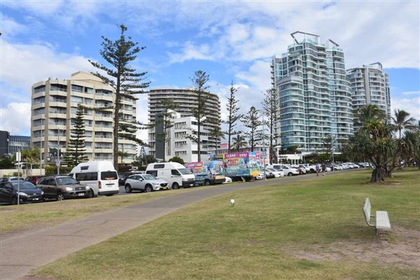 Coolangatta - Marine Parade / Beach (17/05/2019 - Credits: Kathryn Metcalfe)