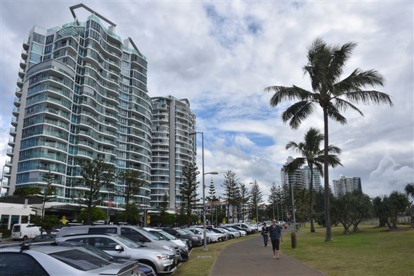 Coolangatta - Marine Parade / Beach (17/05/2019 - Credits: Kathryn Metcalfe)
