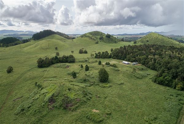 Seven sisters - The Pinnacles (8/02/2023 - Credits: John de Rooy, Atherton Tableland Photography)