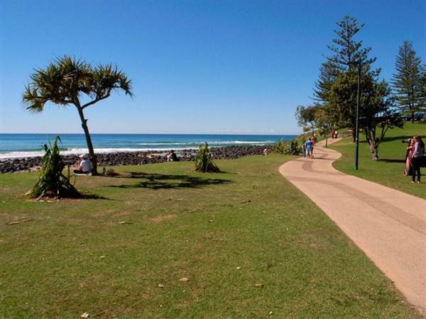 Burleigh Heads - Beach & Surf Club area (24/11/2008)