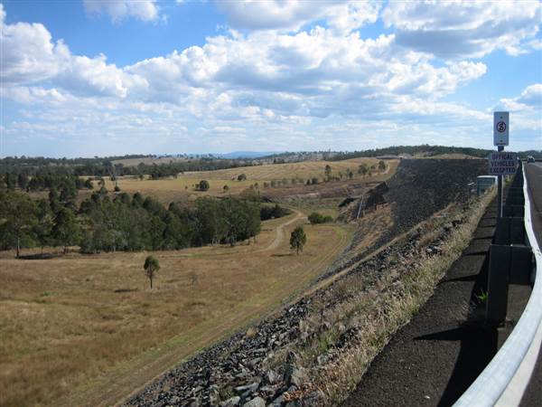 Lake Wivenhoe - Roads & Dam Wall (10/05/2006)