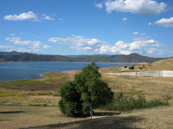 Lake Wivenhoe - Roads & Dam Wall (10/05/2006)