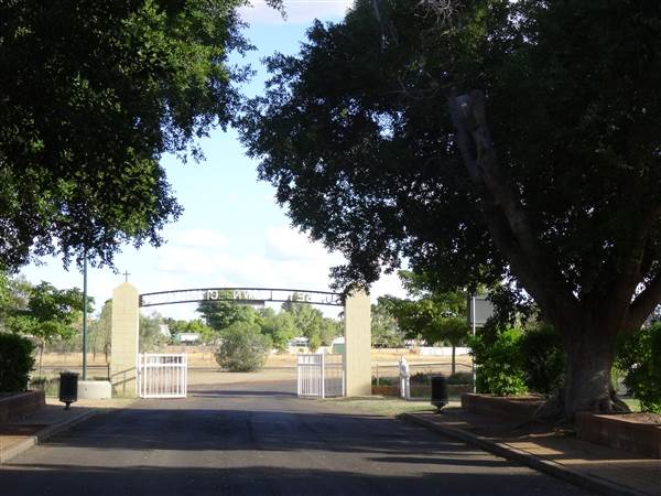 Mount Isa Sunset Lawn Cemetery (27/05/2014)