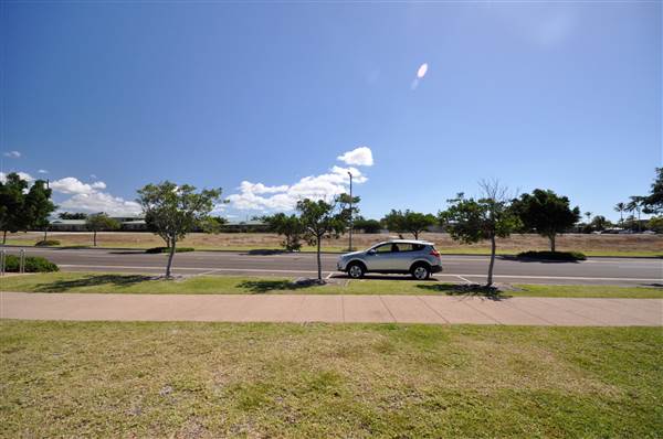 Santa Barbara Parade (Bowen) (26/08/2014)