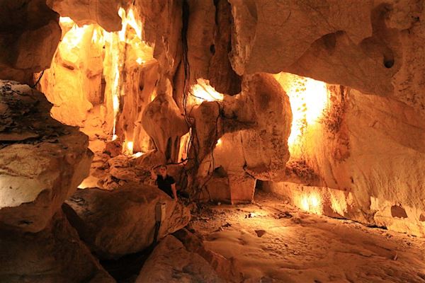 Capricorn Caves (4/12/2018 - Credits: unknown)