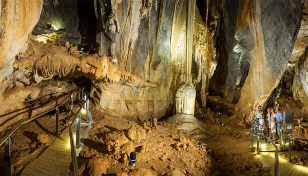 Capricorn Caves (4/12/2018 - Credits: unknown)