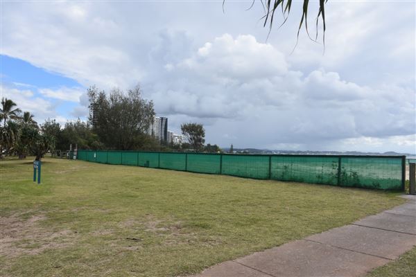 Coolangatta - Marine Parade / Beach (17/05/2019 - Credits: Kathryn Metcalfe)