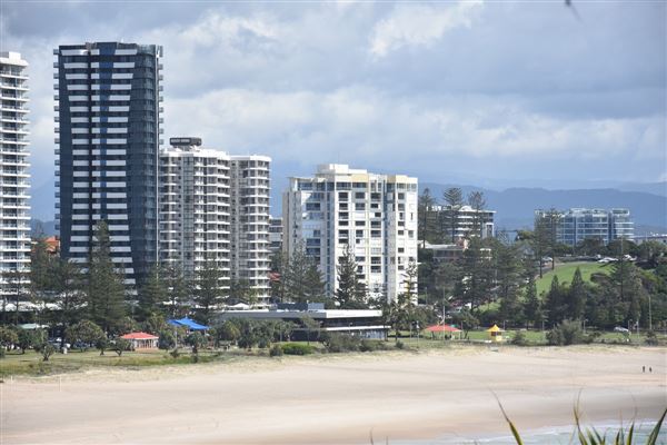Coolangatta - Marine Parade / Beach (17/05/2019 - Credits: Kathryn Metcalfe)