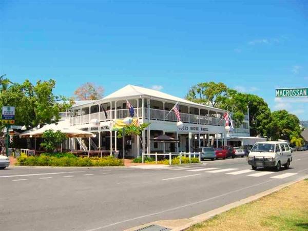 Port Douglas - Court House Hotel (8/01/2007)