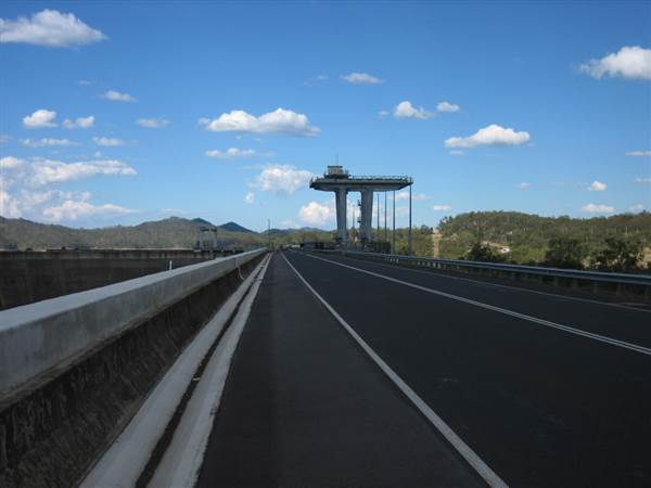 Lake Wivenhoe - Roads & Dam Wall (10/05/2006)