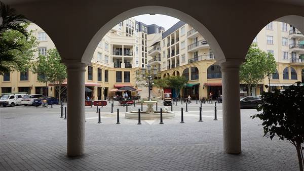 Emerald Lakes - Courtyard (13/10/2016)