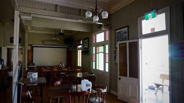 Sandy Creek Pub (Warwick Region) (3/04/2017)