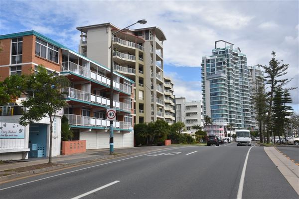 Coolangatta - Marine Parade / Beach (17/05/2019 - Credits: Kathryn Metcalfe)