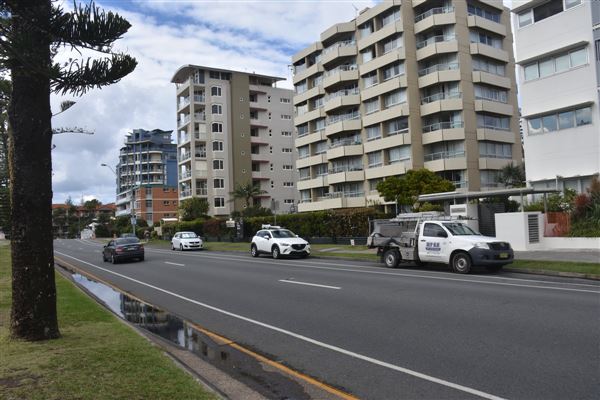 Coolangatta - Marine Parade / Beach (17/05/2019 - Credits: Kathryn Metcalfe)